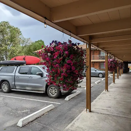Henry'S Fork Inn